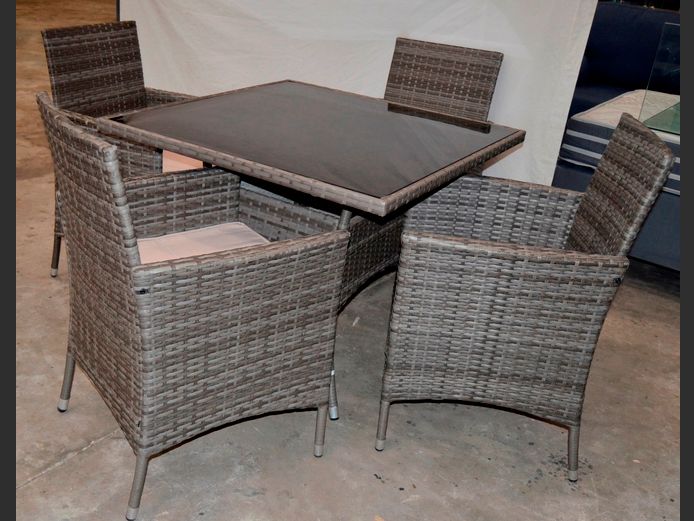 DECO MONACO GREY ALL WEATHER WICKER GLASS TOP PATIO TABLE WITH 4 MATCHING CHAIRS, 90 x 90 x 72cm