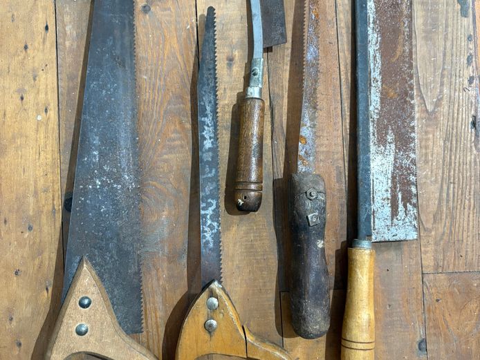 Small Carpenters Single Blade Hand Saw 