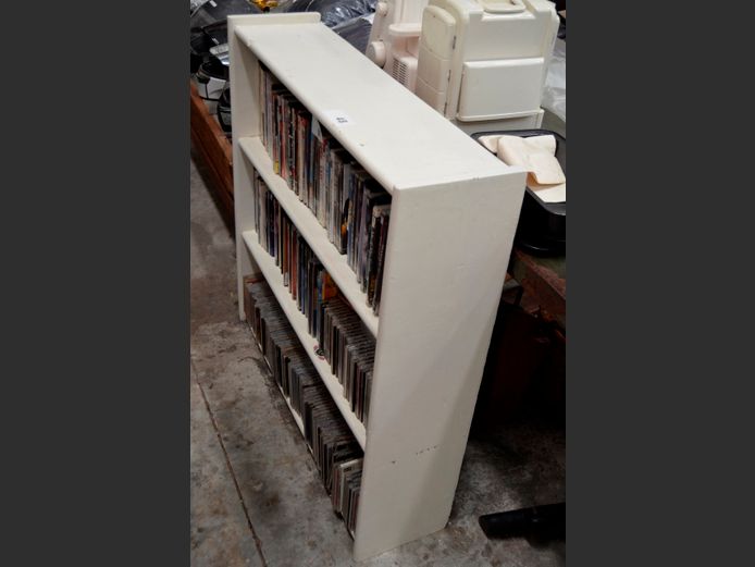 CREAM PAINTED 3-TIER BOOKSHELF, 86 x 23 x 87cm [Excl. Contents] [#: 419103198]