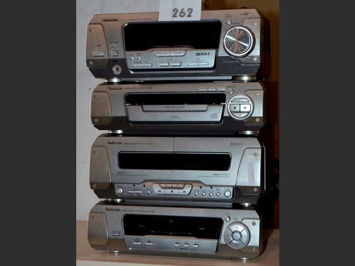 TECHNICS STACKI HI-FI [No speakers, switches on]
