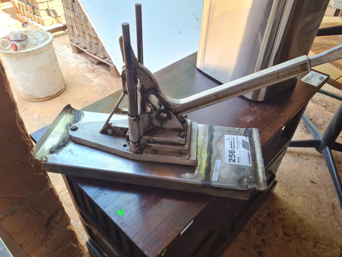 CHIP CUTTER