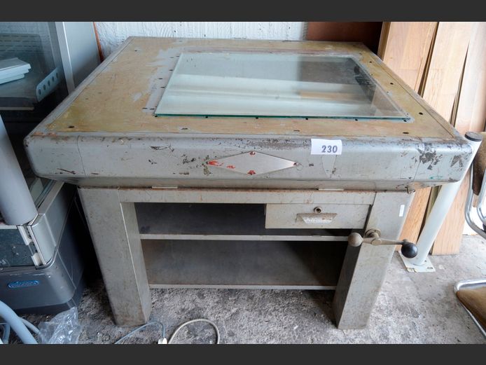 VINTAGE A3 PRINTER'S LIGHT TABLE, 102 x 95 x 96cm [Switches on, untested further]