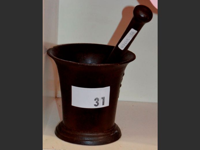 CAST IRON MORTAR & PESTLE, 16cm Diameter x 15cm High & 26cm Long