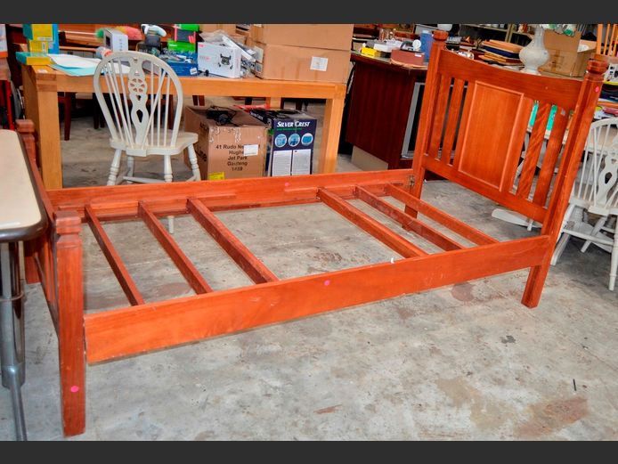 CHERRY ¾ DIVAN [No mattress]