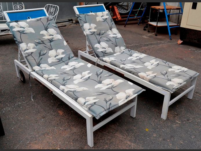 PAIR WHITE ALUMINIUM POOL LOUNGERS WITH CUSHIONS