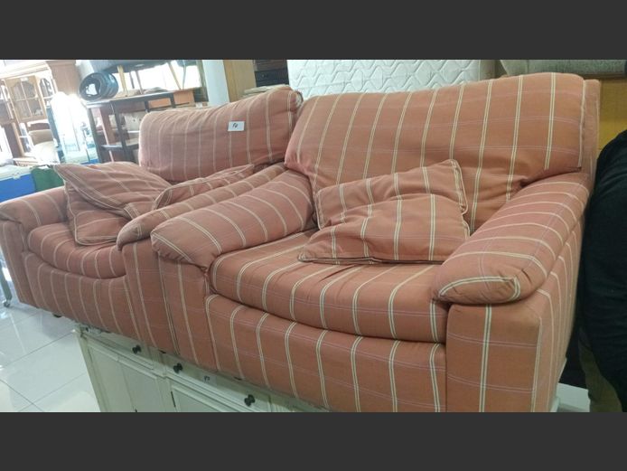 2x lounge chairs