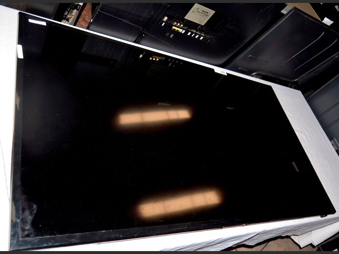 SAMSUNG 50" L.E.D. TV [Switches on, faulty] ### LICENCE PLEASE ###
