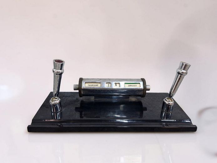 Vintage Art Deco Chrome & Bakelite Perpetual Calendar Desk Set