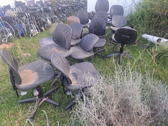Plastic-frame halfback swivel chairs