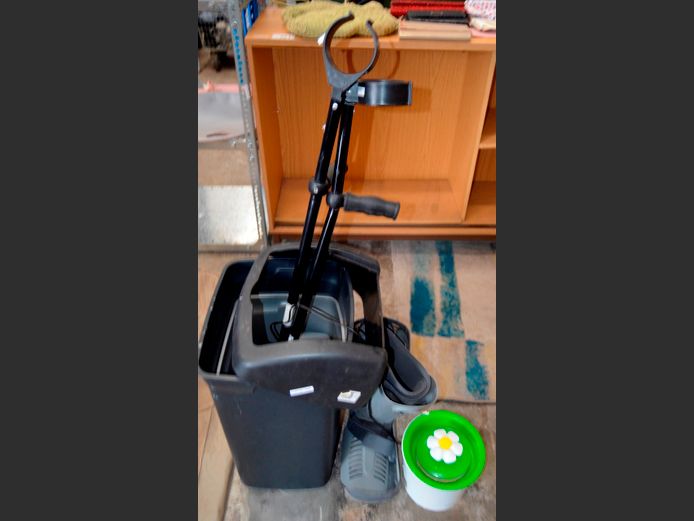 MOON BOOT, CRUTCHES, etc