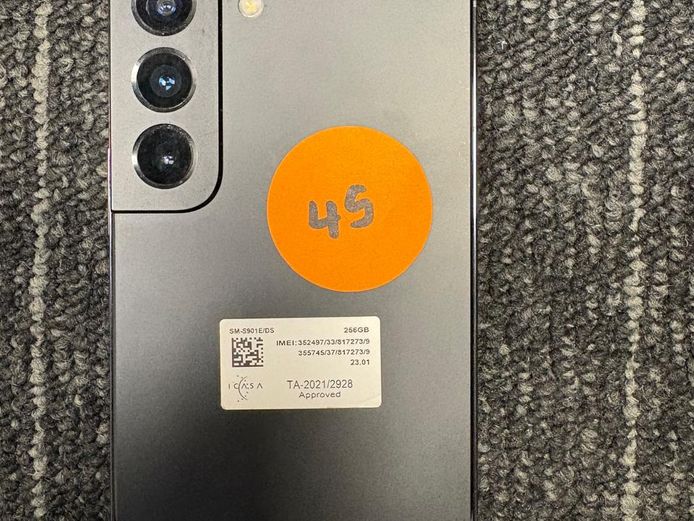 45 - Samsung Galaxy S22