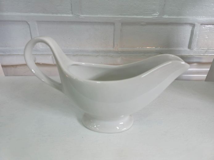 HomeZone White Ceramic Gravy Boat