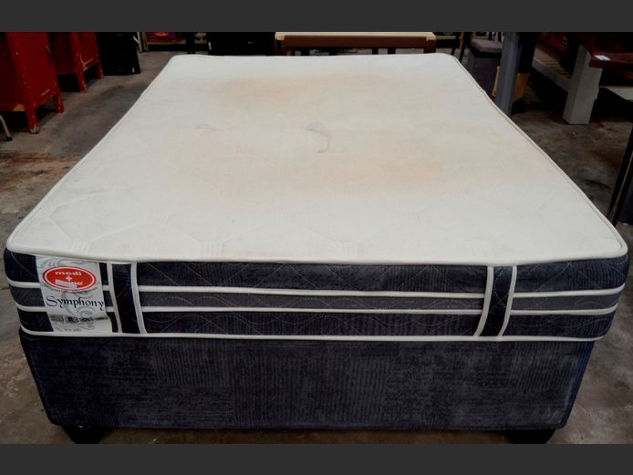 SYMPHONY DOUBLE BED BASE & MATTRESS SET [Needs a clean] [#: 422805394]