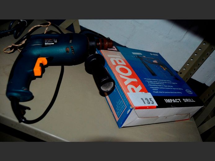 RYOBI IMPACT DRILL [Switches on]