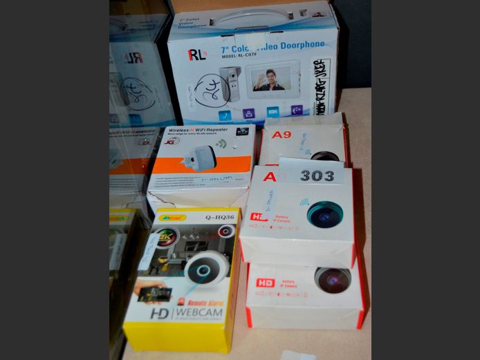 VIDEO DOORPHONE, HD WEBCAM, 4 x BATTERY IP CAMERAS, etc [Untested]