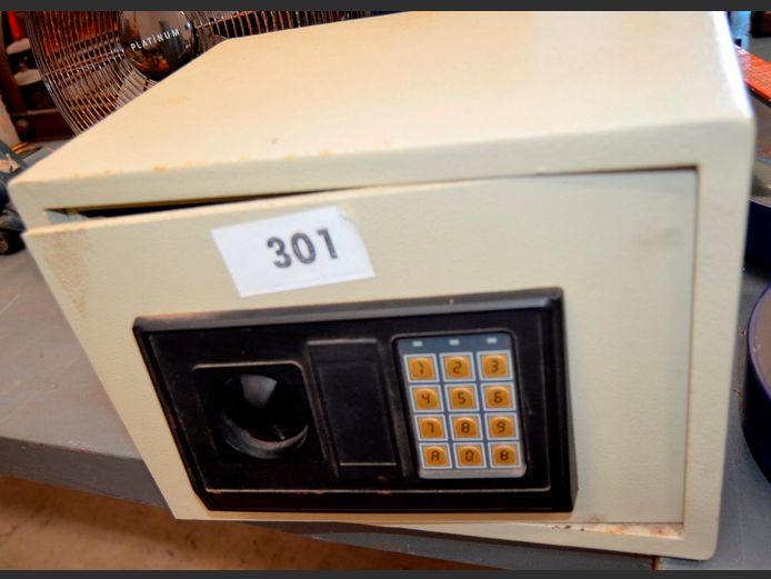 CREAM METAL DIGITAL SAFE, 35 x 25 x 25cm [Untested]