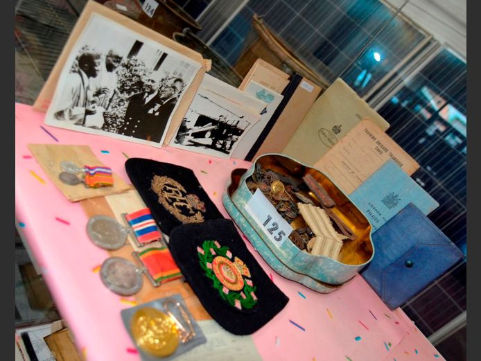 COLLECTION WWI & WWII MEDALS & MEMORABILIA, PILOT'S LOG BOOK, etc