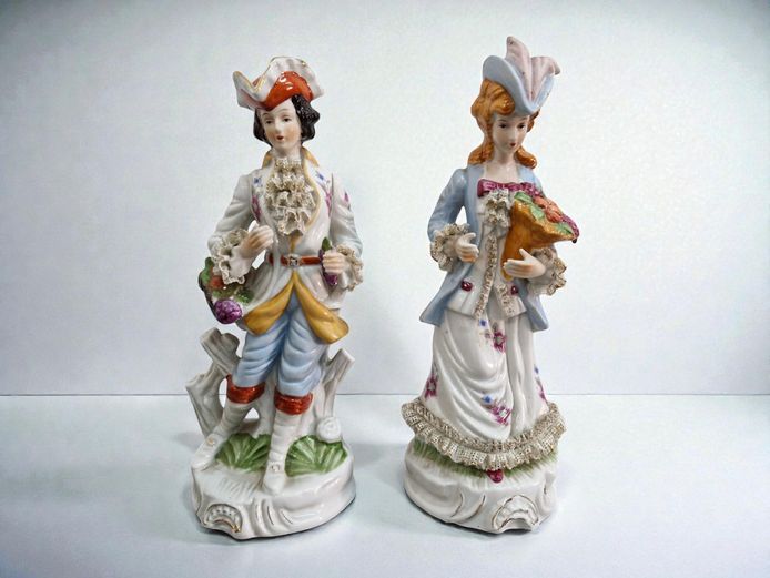 Pair of Vintage Leonardo Collection Porcelain Figurines