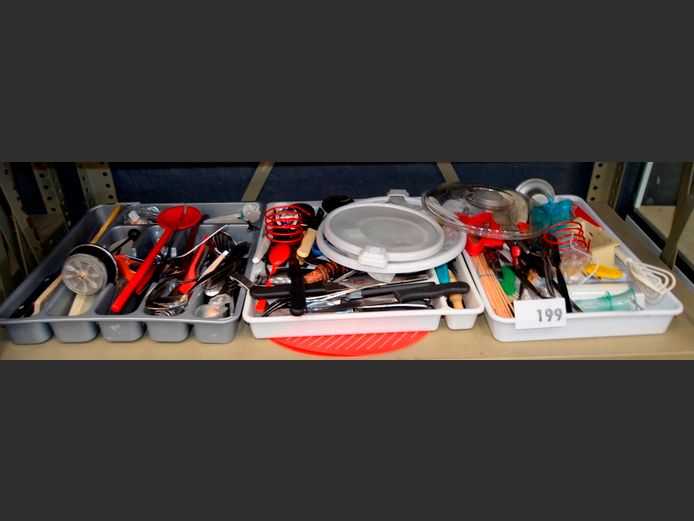 LOT: CUTLERY, KITCHEN UTENSILS, CUTLERY TRAYS, etc