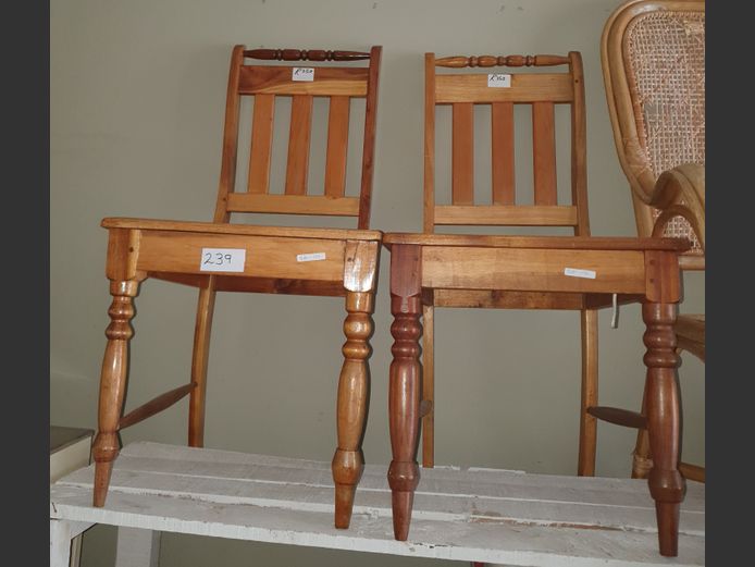 PAIR BLACKWOOD RIEMPIE SEAT CARVERS