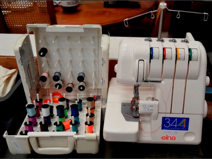 ELNA 344 DIFFERENTIAL OVERLOCKER [Switches on, untested further, needs a service]