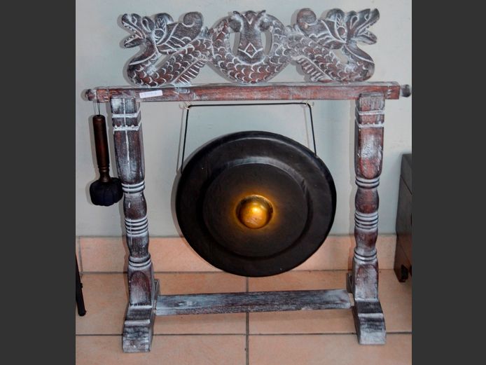 TRADITIONAL INDONESIAN GONG IN CARVED STAND, 66 x 72cm