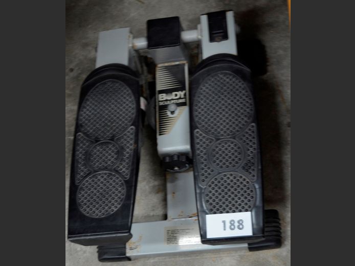 BODY SCULPTURE STEPPER EXERCISER