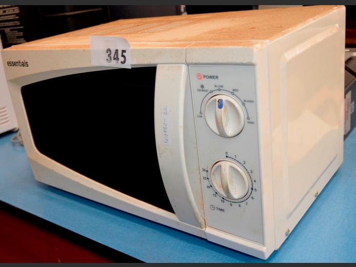 ESSENTIALS MANUAL MICROWAVE [Switches on, untested further, rusted inside]