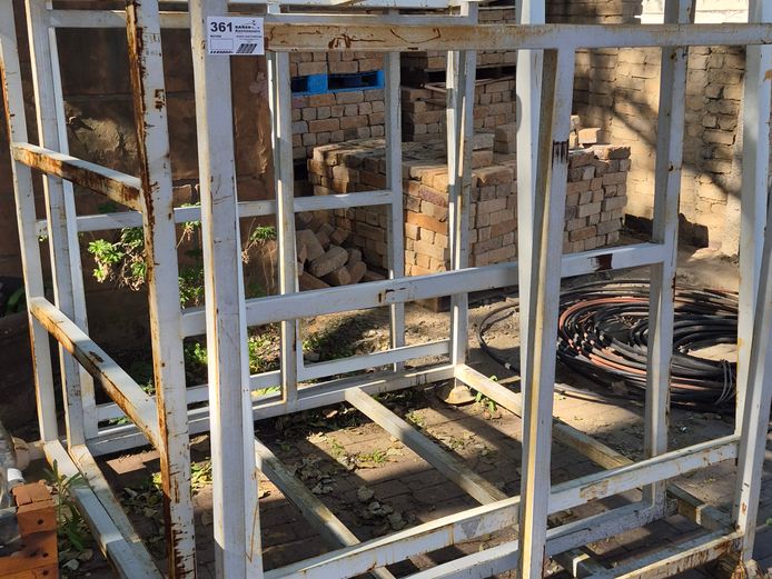 3 X STEEL PALLETS