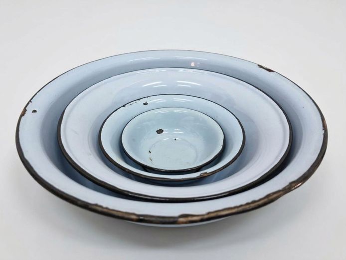 Set of 4 Vintage Light Blue Enamelware Graduated Nesting Bowls with Dark Trim