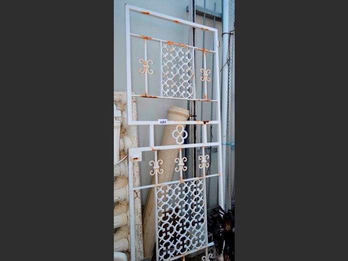 METAL SECURITY GATE, 201 x 76cm [No key, rusted]