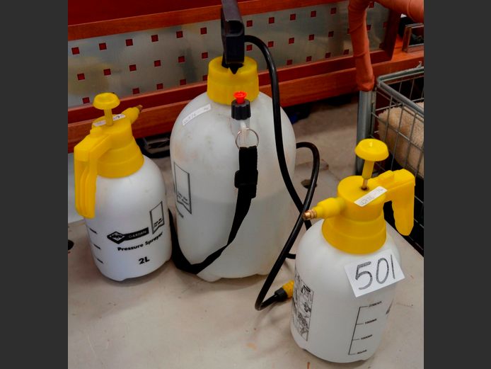 LOT: 3 x PUMP SPRAYERS