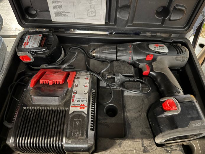 Wurth Master BS12A Drill with 2 batteries, charger and case - Working condition