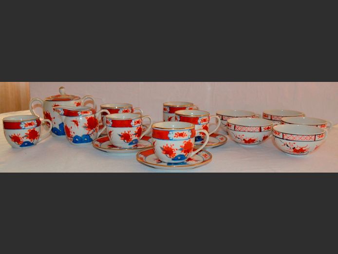 CHINESE 12-PIECE PART TEA SET & SET OF 4 TEA CUPS