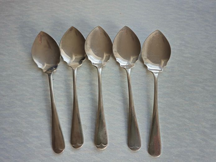Set of 5 Vintage EPNS Sheffield Pointed Fruit Spoons