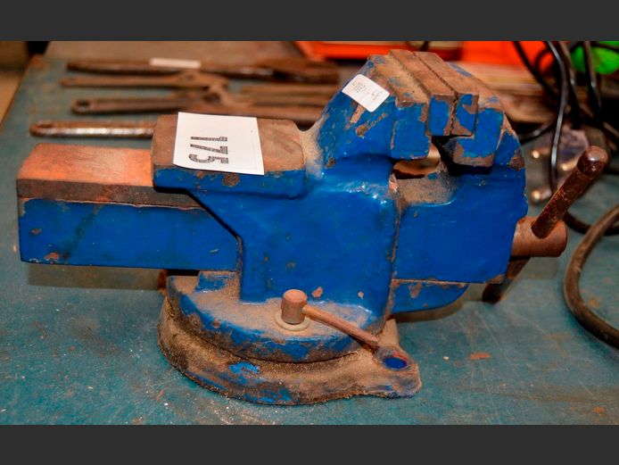 75mm BENCH VICE WITH SWIVEL HEAD
