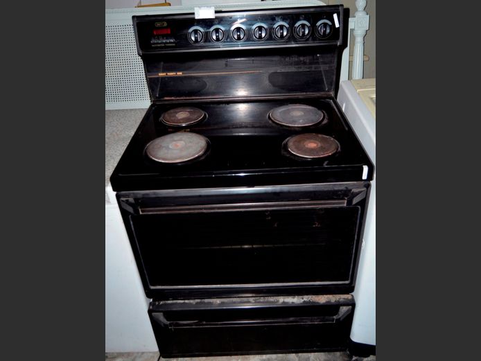 DEFY 831 THERMOFAN 4-PLATE STOVE [Untested, Plates damaged]