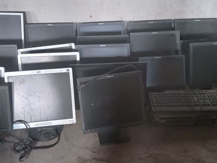 Assorted monitors scrap