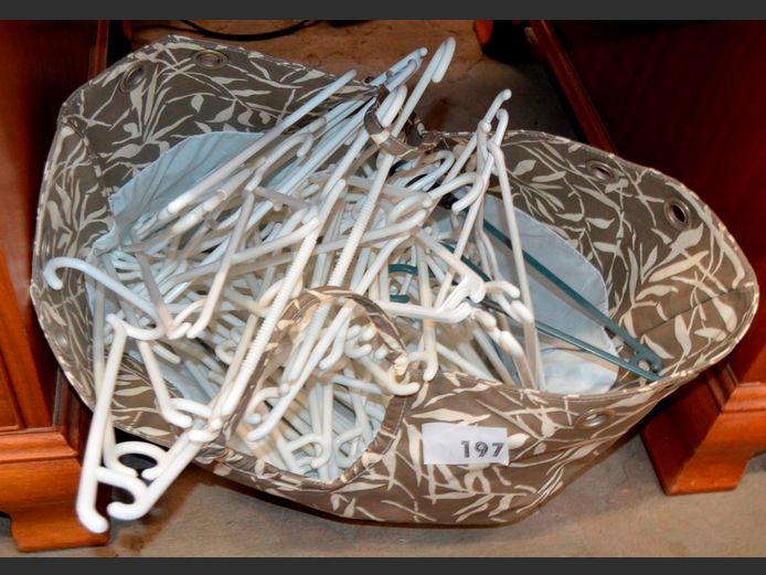 FABRIC SHOPPING BAG WITH PLASTIC COAT HANGERS