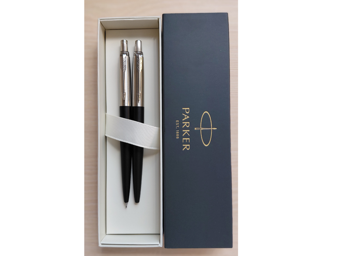 PARKER JOTTER MATTE BLACK WITH CHROME TRIM PEN SET