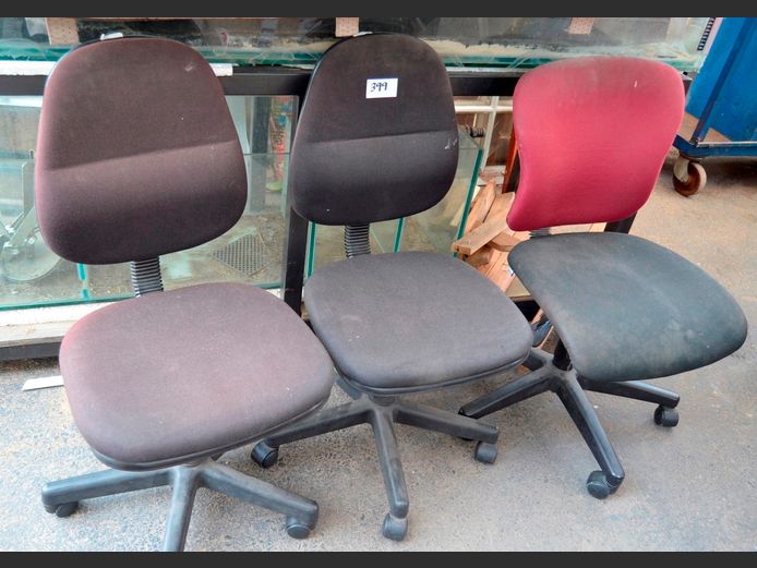 LOT OF 3 SWIVEL OFFICE CHAIRS: BLACK & BLACK & BURGUNDY [Needs a clean]