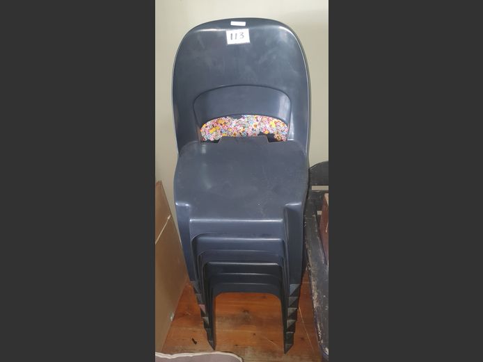 SET OF 6 BLACK PLASTIC PATIO CHAIRS