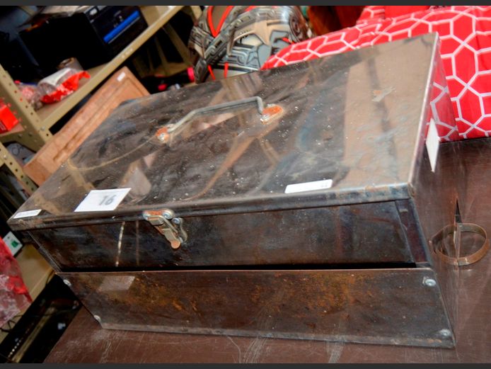 STAINLESS STEEL SMOKER, 54 x 31 x 23cm