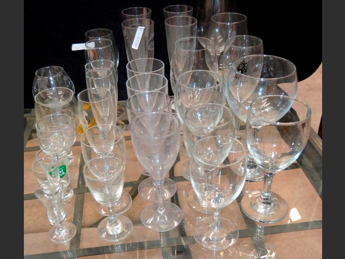 ASSORTED DRINKING GLASSES: WINE, CHAMPAGNE, etc