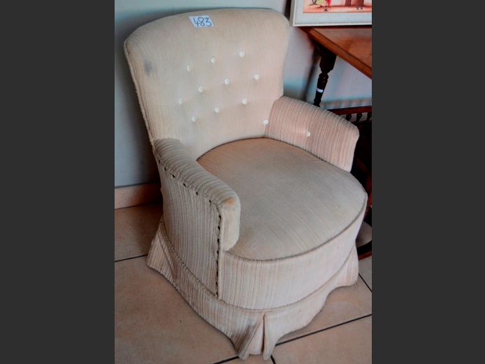 CREAM UPHOLSTERED BOUDOIR CHAIR [Needs a clean]
