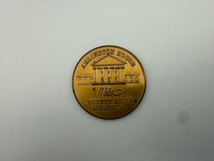 Commemorative medallion featuring Robert E. Lee