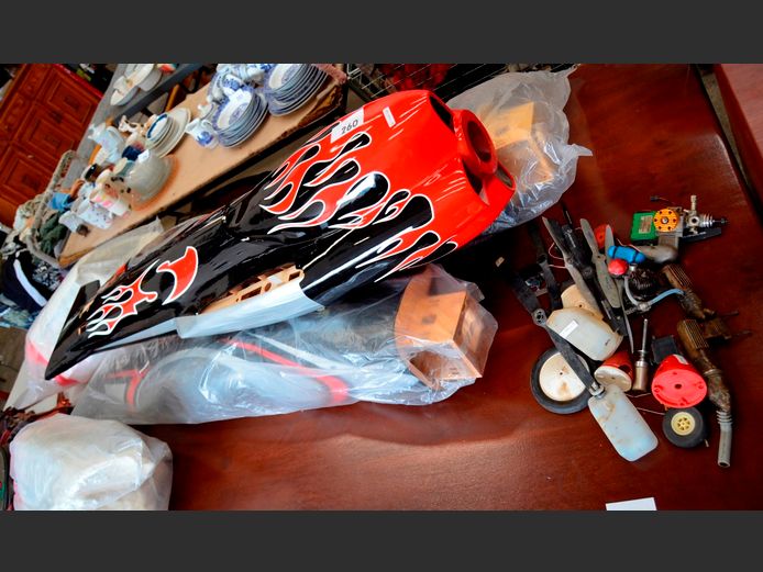 LARGE LOT: MODEL AIRCRAFT FUSELAGES & ENGINES [Untested]