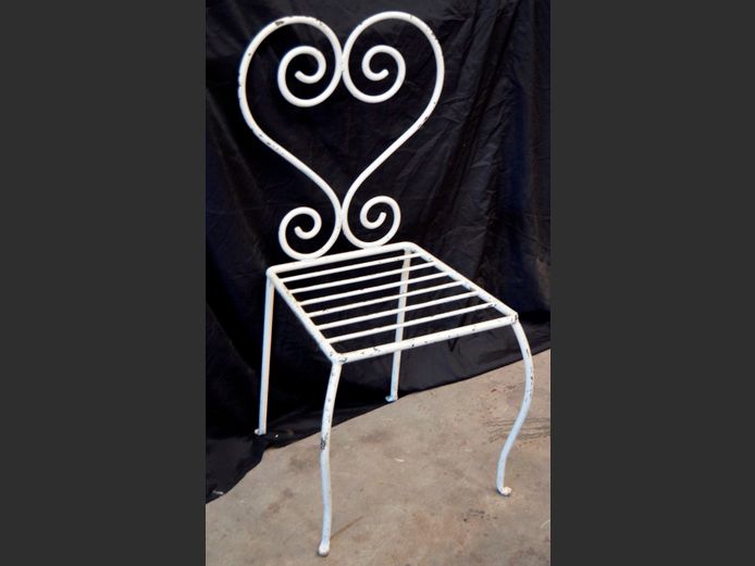 WHITE PAINTED WROUGHT IRON CHAIR