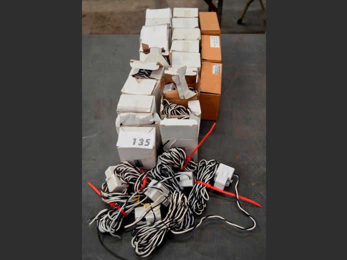 LOT: 100A CURRENT TRANSFORMERS