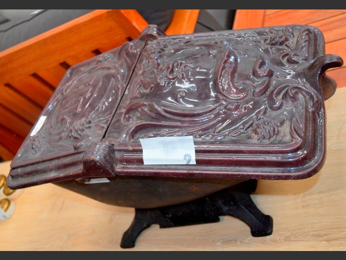 LEB MAREN ART NOUVEAU CAST IRON COAL SCUTTLE, 50 x 30 x 27cm